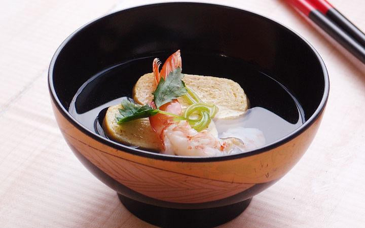 Sopa de caldo claro Suimono