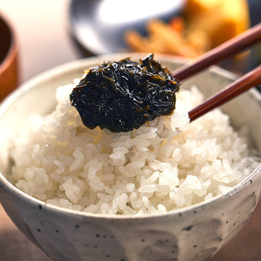 Stone mozuku Tsukudani Nori jam On the rice