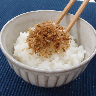 Thinly shredded bonito Furikake On the rice